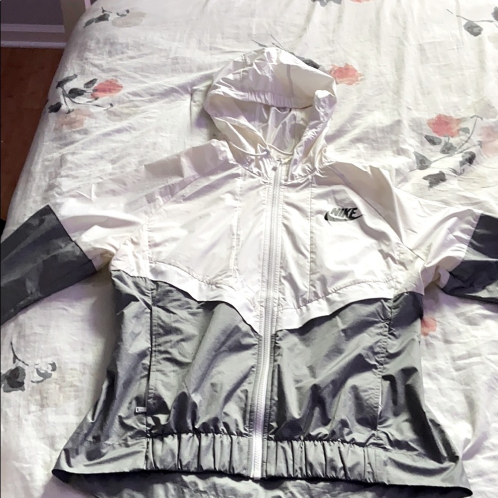 Nike women’s windbreaker